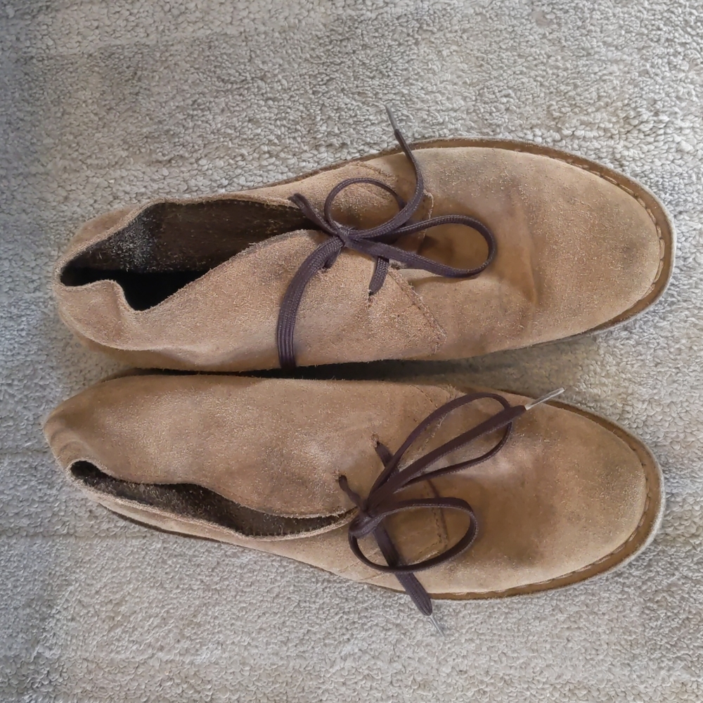 Clarks like desert boots suede
